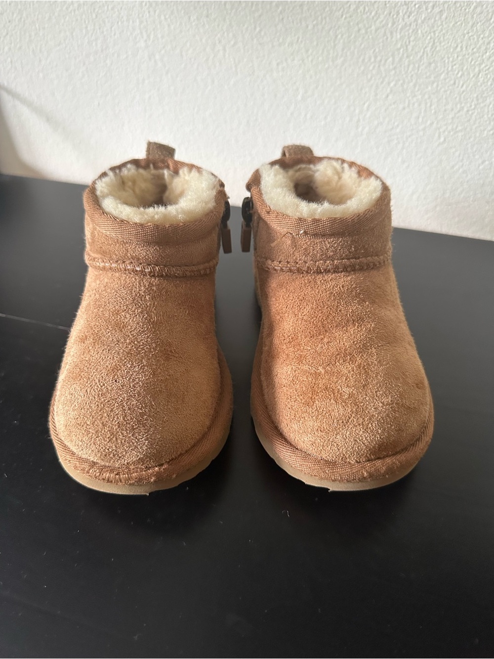 UGG - Picture 8 of 9